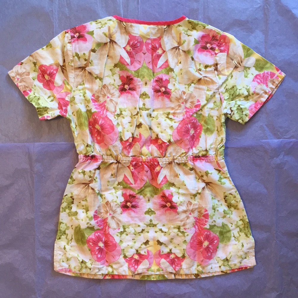 Cherokee Hawaiian Tropical Floral Scrub Top Size X-Small - Picture 2 of 3